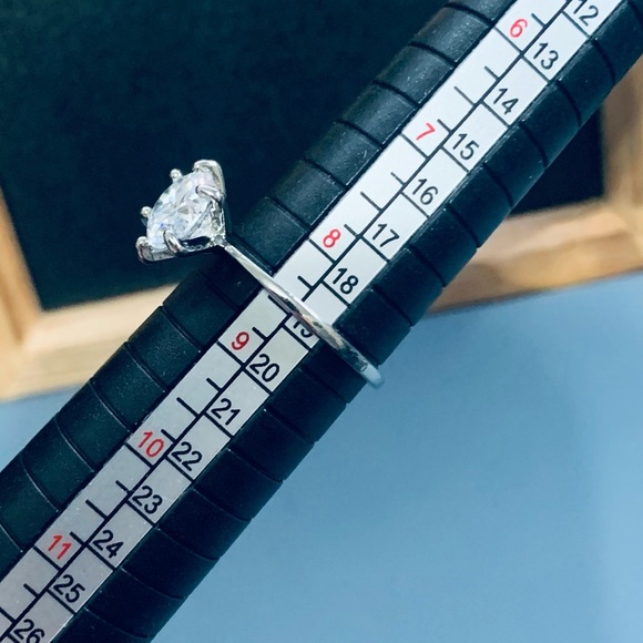 Women’s Wedding // Anniversary // Engagement Style - Fashion Ring Size 8.5 - Picture 4 of 5